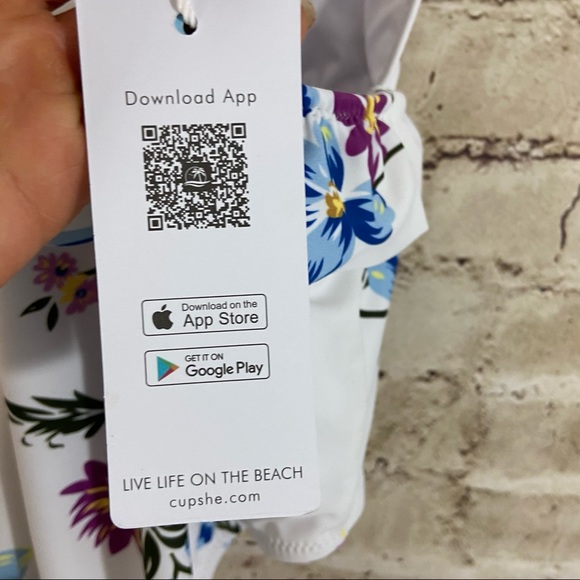NWT Cupshe white floral one piece swimsuit medium - Picture 4 of 8